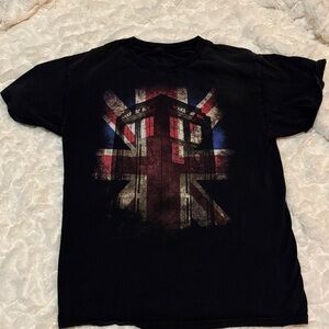 DR WHO  Union Jack and Police Box Design t shirt